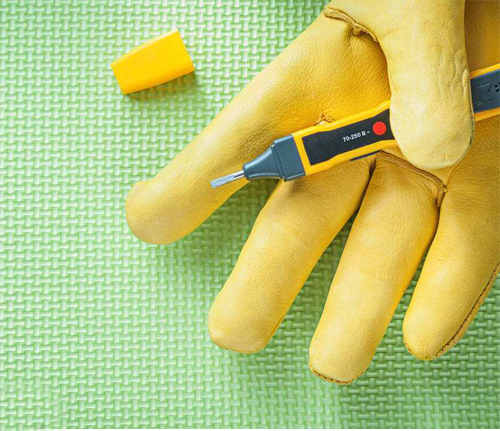 絕緣手套外觀(guān)檢查很重要