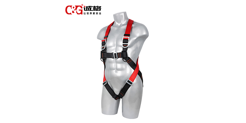 五點式雙掛鉤安全帶的標準及應(yīng)用