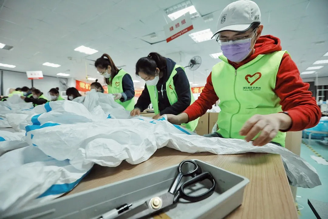 這些“守護(hù)者”們在上海誠格干了件大事！——20天，750人次，經(jīng)手近4萬件防護(hù)服！